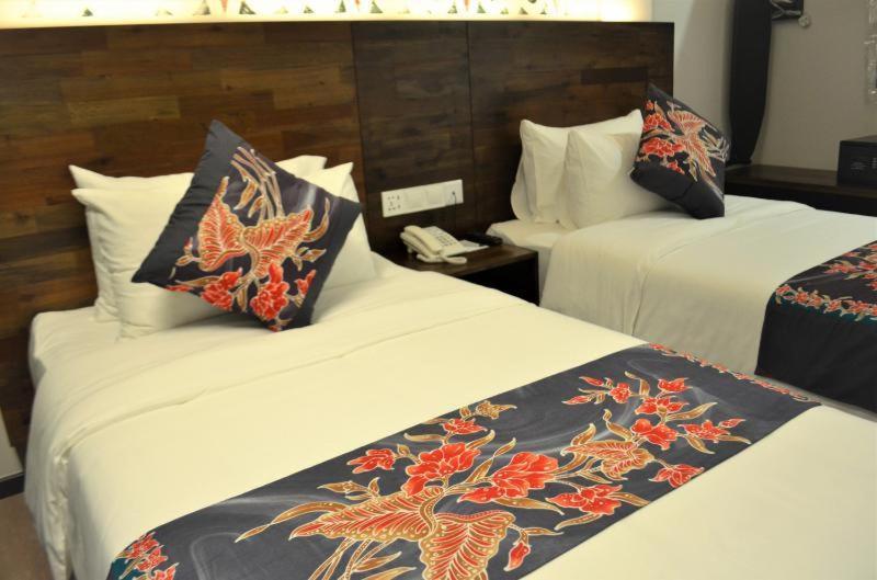 Serapi Hotel Kuching Kültér fotó