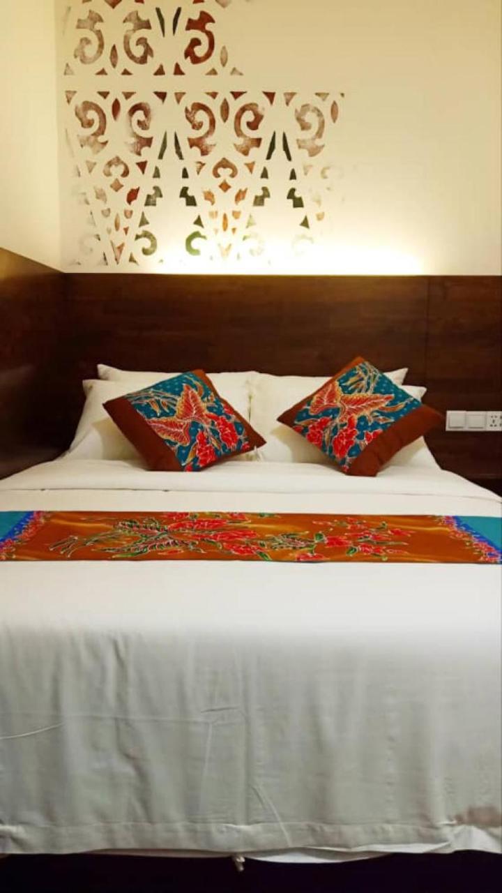 Serapi Hotel Kuching Kültér fotó