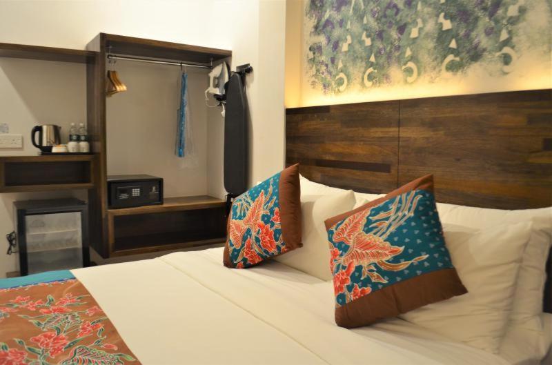 Serapi Hotel Kuching Kültér fotó