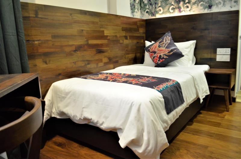 Serapi Hotel Kuching Kültér fotó